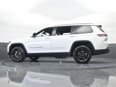 Used 2025 Jeep Grand Cherokee L Laredo image 49