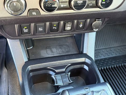 Used 2017 Toyota Tacoma TRD Sport image 24