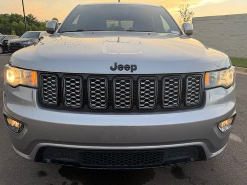 Used 2018 Jeep Grand Cherokee Altitude AWD/4WD image 3