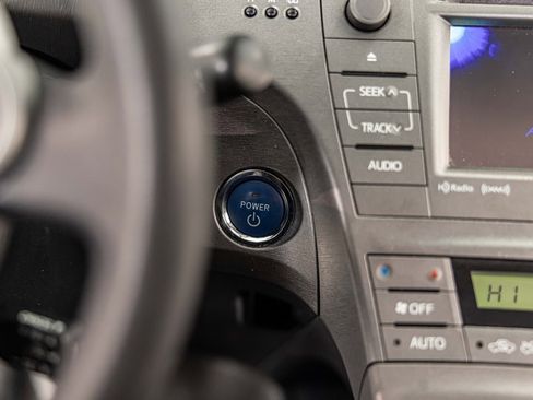 Used 2015 Toyota Prius Three image 26