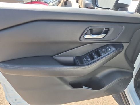 Used 2024 Nissan Rogue SV image 14