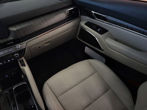 Used 2024 Kia Telluride SX w/ Towing Package image 14