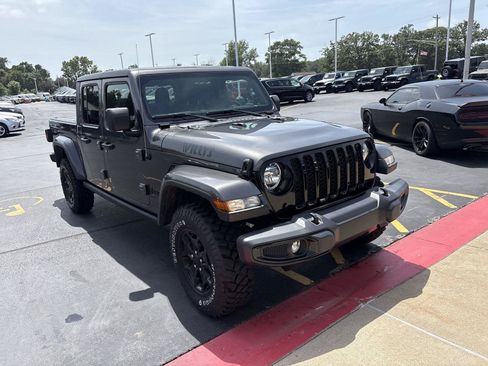 Used 2021 Jeep Gladiator Sport AWD/4WD image 3