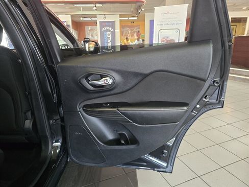 Used 2014 Jeep Cherokee Latitude AWD/4WD image 15