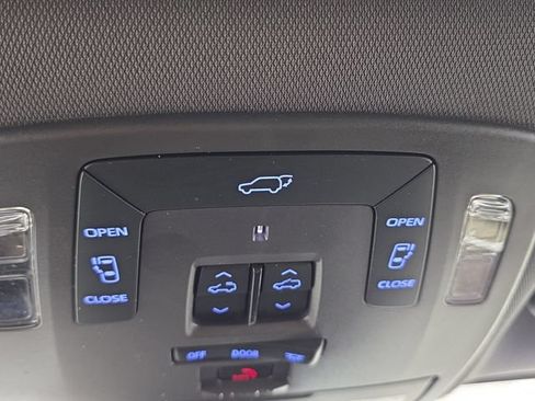 Used 2021 Toyota Sienna Platinum AWD/4WD image 26