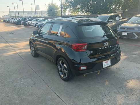 Used 2025 Hyundai Venue SEL FWD image 8