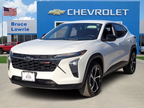 Used 2024 Chevrolet Trax RS w/ Driver Confidence Package FWD image 1