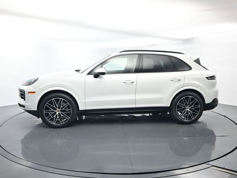 Certified 2024 Porsche Cayenne image 2