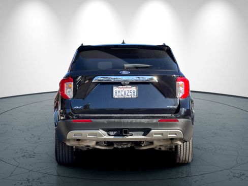 Used 2021 Ford Explorer XLT w/ Equipment Group 202A image 5