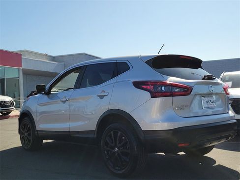 Used 2021 Nissan Rogue Sport S image 2