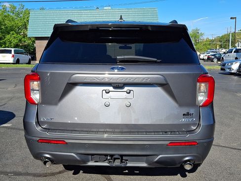 Certified 2023 Ford Explorer XLT w/ Equipment Group 202A AWD/4WD image 5