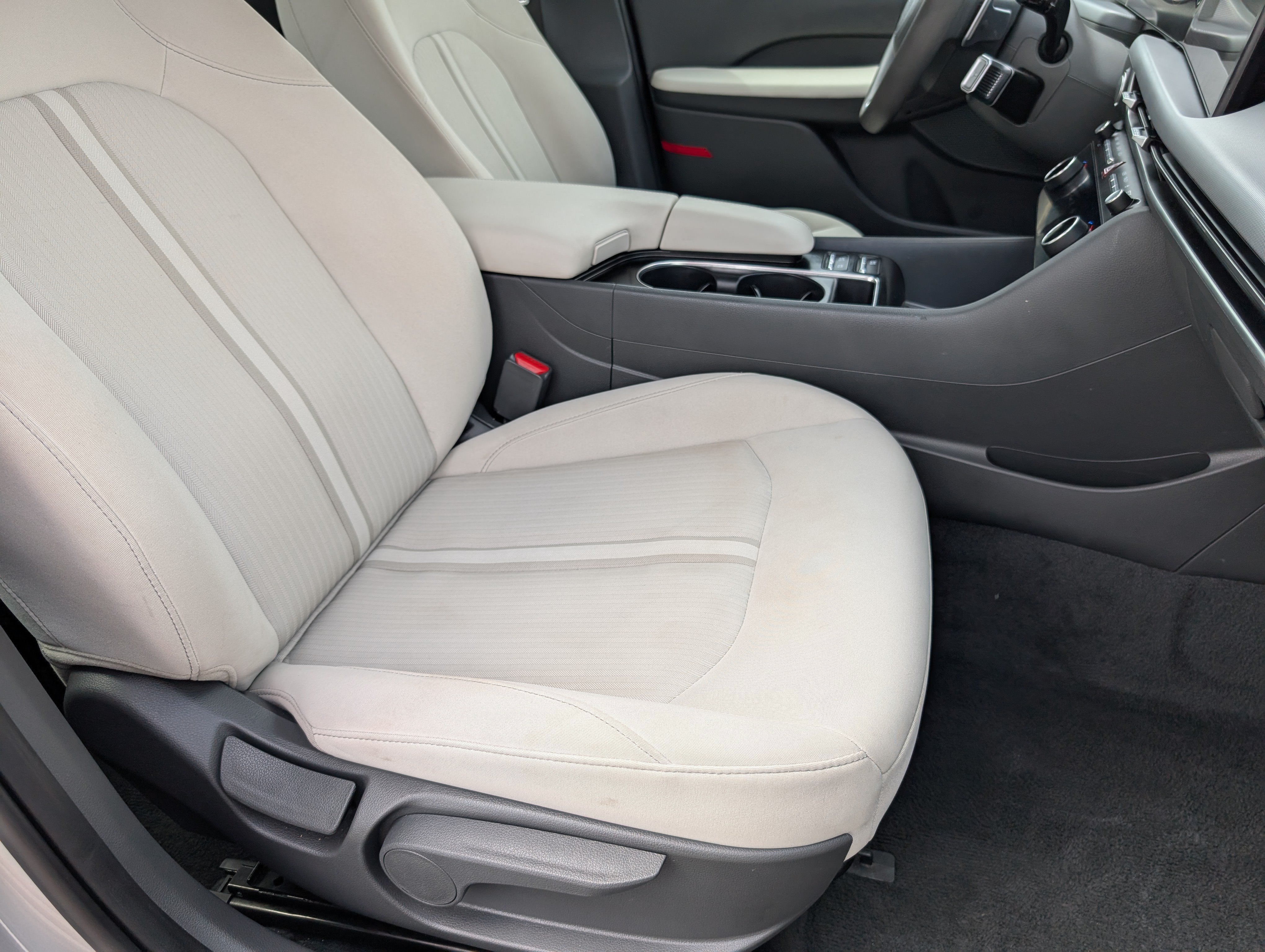 Used 2025 Hyundai Sonata SEL FWD image 27