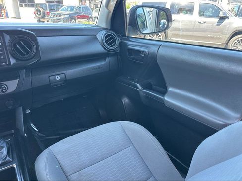 Used 2019 Toyota Tacoma SR image 18