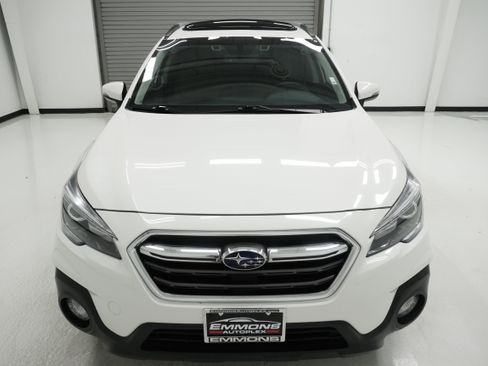 Used 2018 Subaru Outback 3.6R Touring w/ Popular Package #3 AWD/4WD image 2