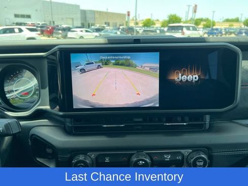 Used 2025 Jeep Wrangler Unlimited Rubicon AWD/4WD image 9