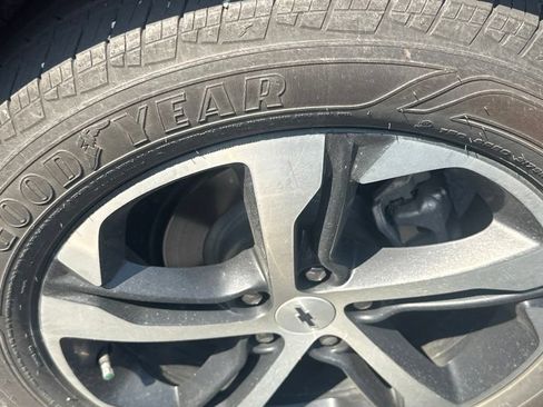 Used 2024 Chevrolet Trax RS FWD image 4