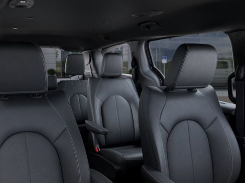 New 2026 Chrysler Voyager LX image 26