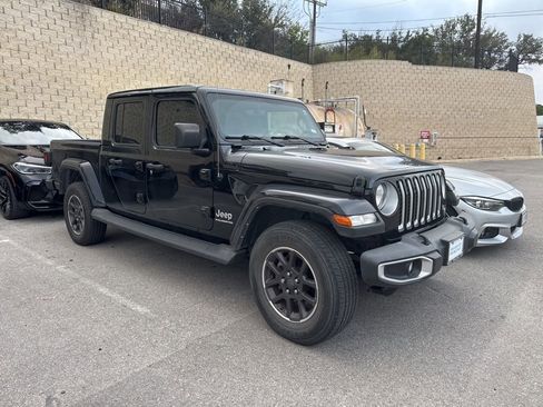 Used 2023 Jeep Gladiator Overland w/ Popular Equipment Package image 2