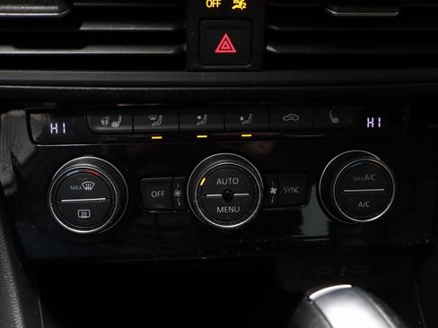 Used 2021 Volkswagen Jetta SE w/ SE Cold Weather Package image 31