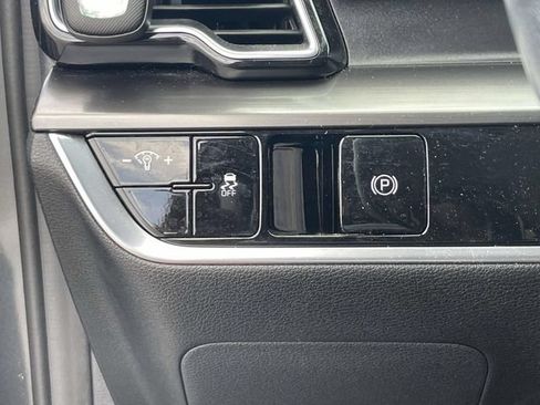 Used 2024 Kia Sportage EX FWD image 17