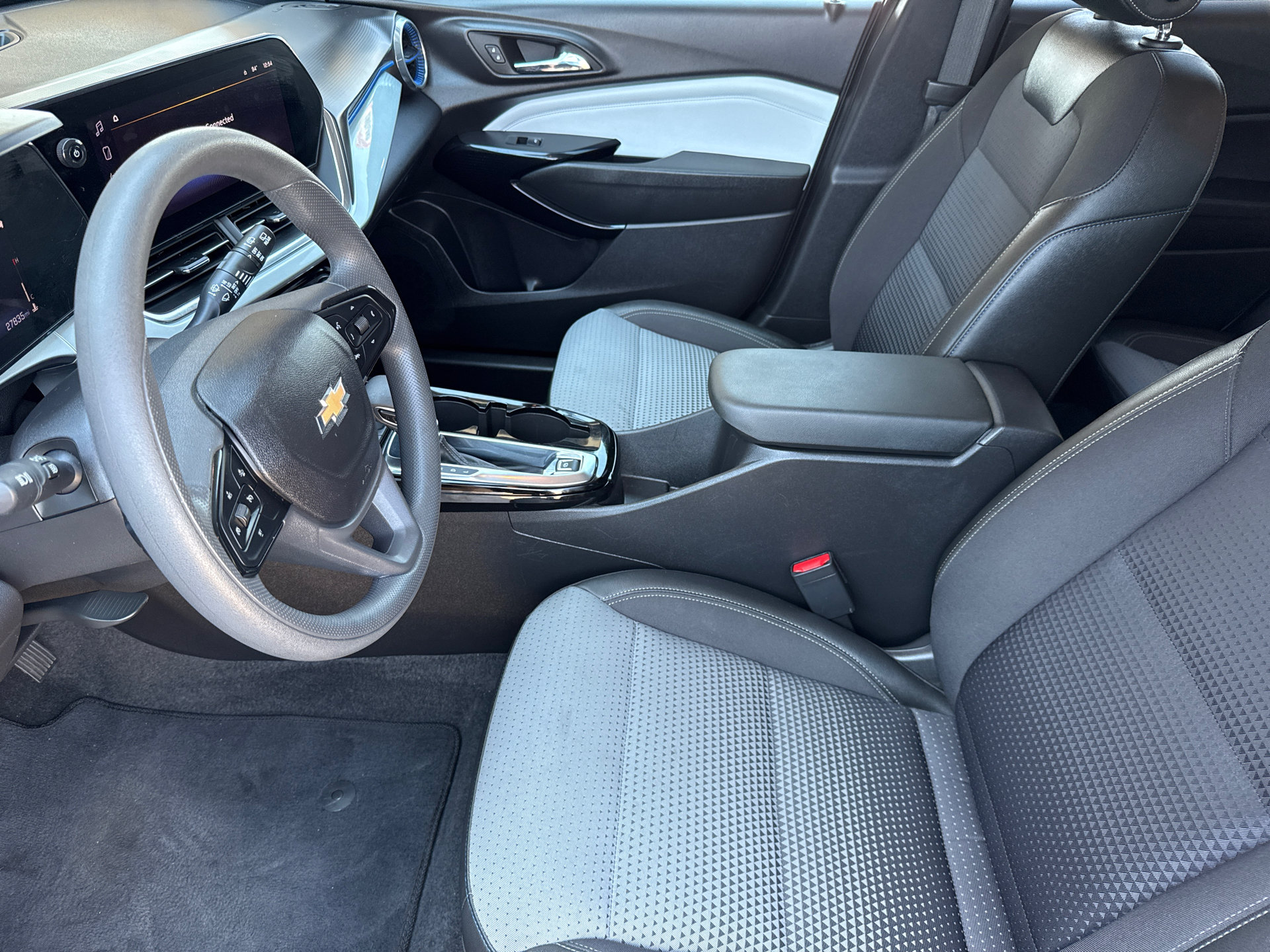 Used 2025 Chevrolet Trax LT FWD image 19