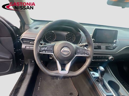 Used 2022 Nissan Altima 2.5 SR w/ Midnight Edition Package image 14