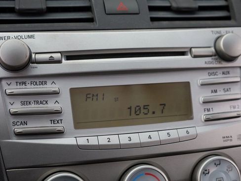 Used 2011 Toyota Camry LE image 29