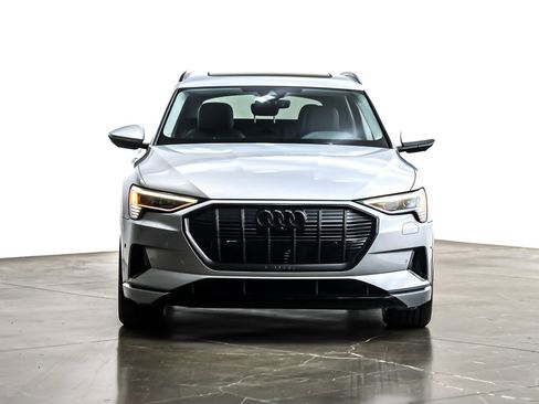 Used 2022 Audi e-tron Premium w/ Convenience Plus Package image 4