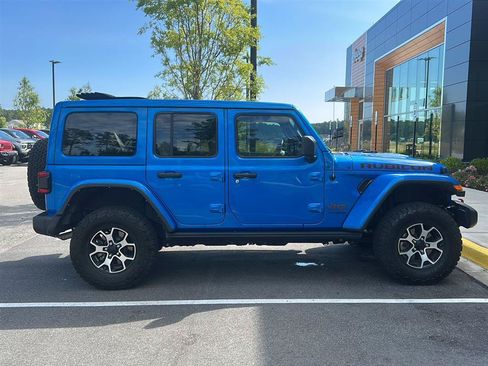 Used 2022 Jeep Wrangler Unlimited Rubicon w/ Cold Weather Group AWD/4WD image 8