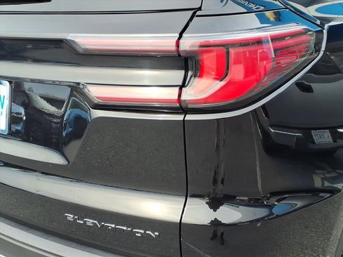 Used 2025 GMC Acadia Elevation image 9