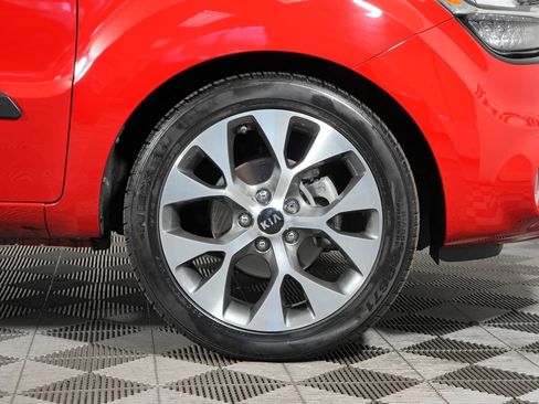 Used 2013 Kia Soul ! w/ Premium Pkg FWD image 12