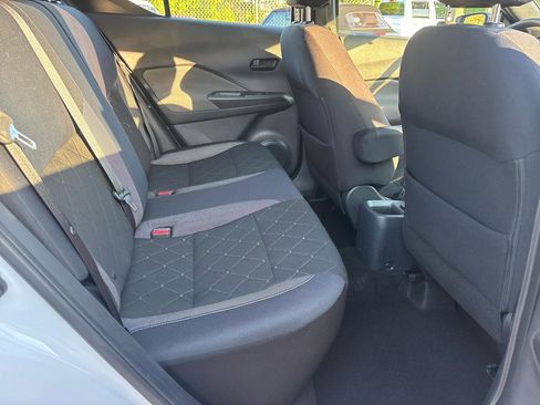 Used 2018 Nissan Kicks S image 31