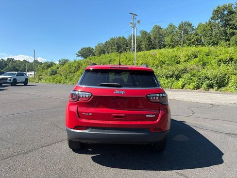 Used 2024 Jeep Compass Latitude AWD/4WD image 8