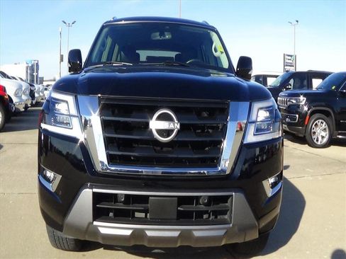 Used 2022 Nissan Armada SL w/ Captain's Chairs Package image 3