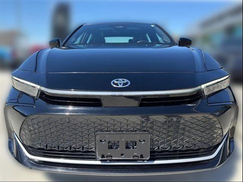 Used 2024 Toyota Crown Limited image 3