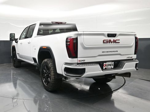 Used 2025 GMC Sierra 2500 AT4 AWD/4WD image 11