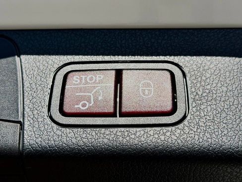 New 2026 Mercedes-Benz GLB 250 image 13