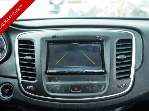 Used 2016 Chrysler 200 Limited image 19