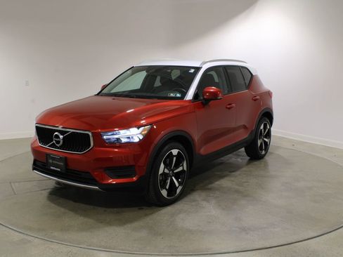 Used 2019 Volvo XC40 T5 Momentum AWD/4WD image 1