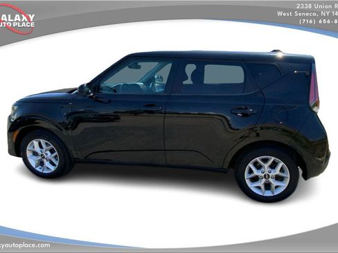 Used 2023 Kia Soul LX w/ Option Group 015 FWD image 8