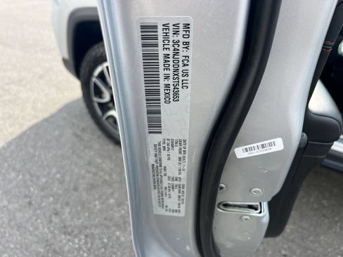 Used 2025 Jeep Compass Trailhawk AWD/4WD image 30