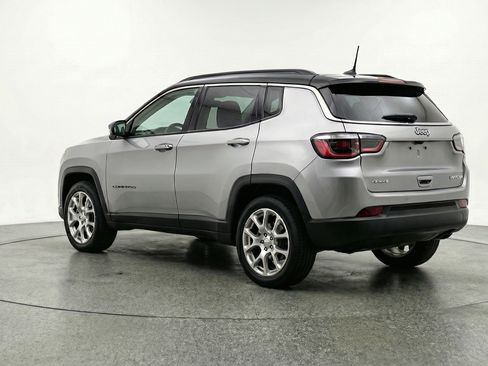 Used 2025 Jeep Compass Limited image 6