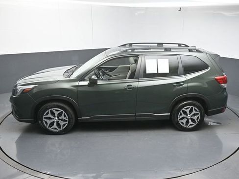 Used 2023 Subaru Forester Premium AWD/4WD image 46