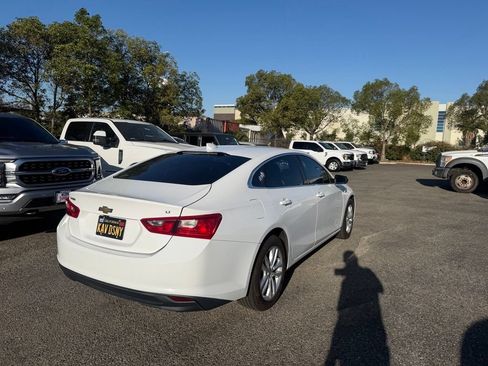 Used 2018 Chevrolet Malibu LT FWD image 3