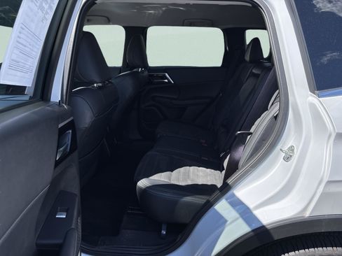 Used 2024 Mitsubishi Outlander SE AWD/4WD image 18