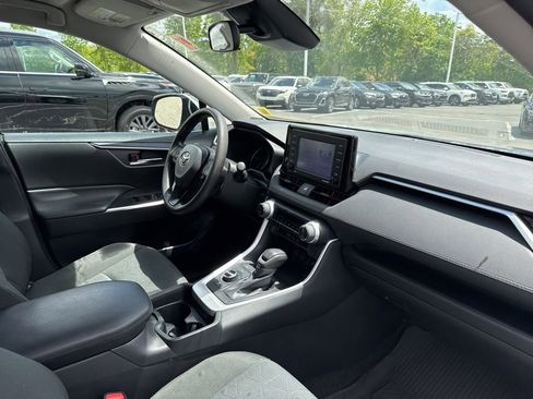 Used 2021 Toyota RAV4 XLE AWD/4WD image 33