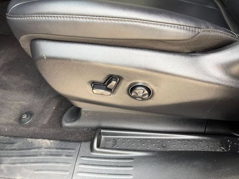 Used 2025 Chrysler Pacifica Select FWD image 18