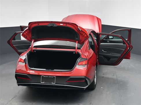 New 2026 Hyundai Elantra SE image 16