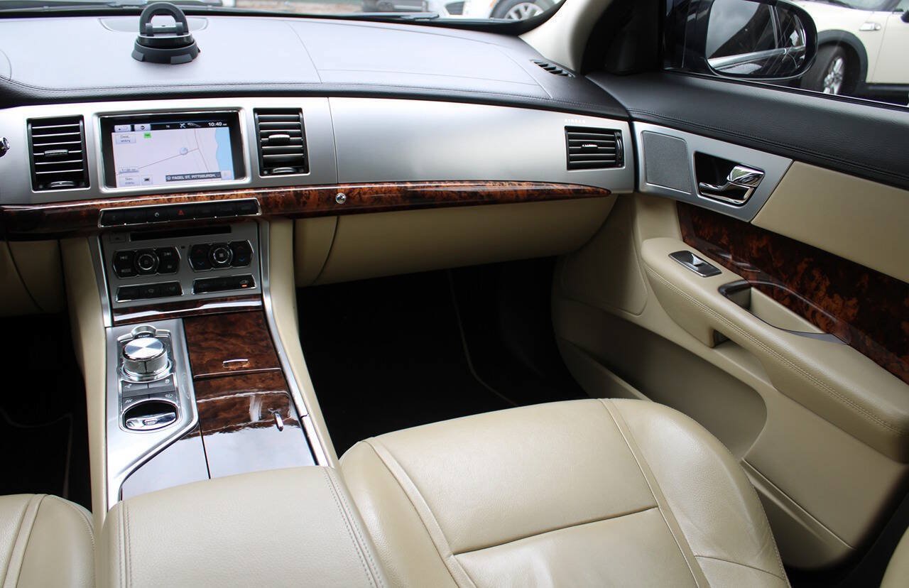 Used 2012 Jaguar XF RWD image 19