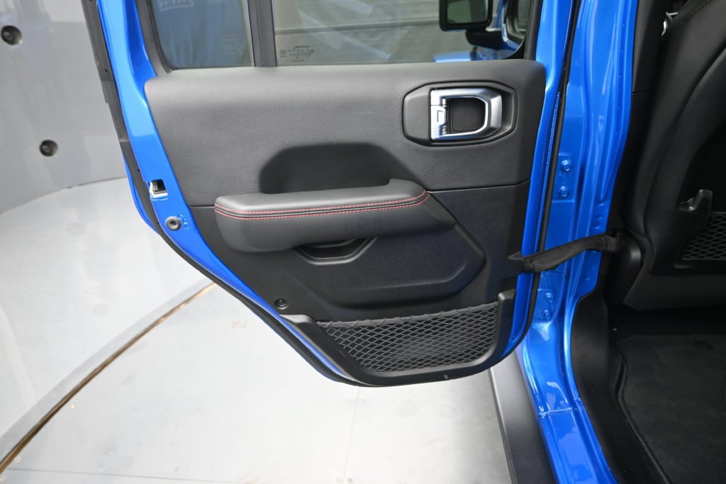 Used 2025 Jeep Wrangler Unlimited Rubicon AWD/4WD image 19